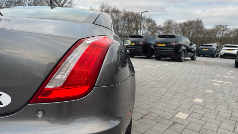 Jaguar XJ 3.0d V6 Portfolio 4dr Auto Diesel Saloon